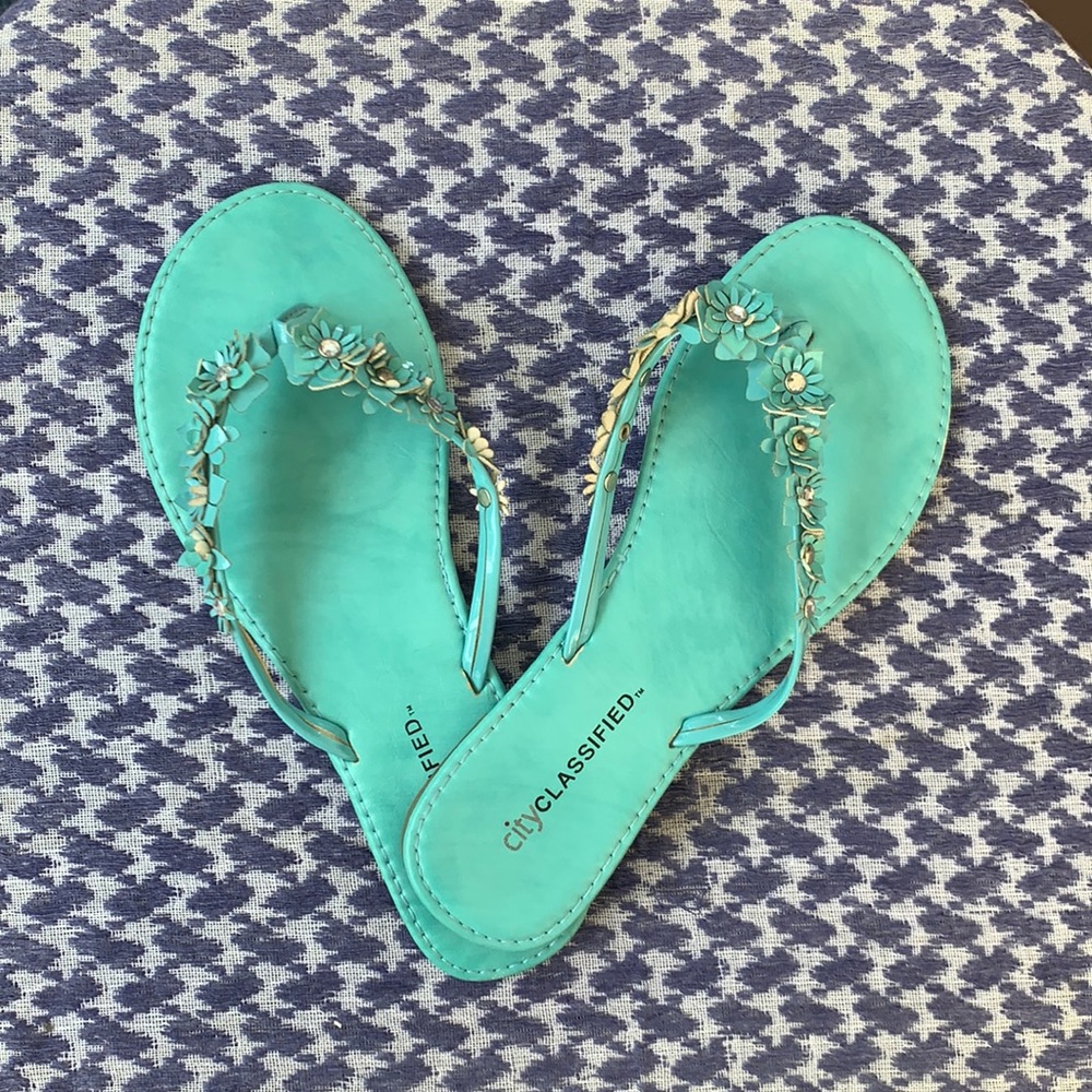 Aqua City Classified Leather Flip Flops